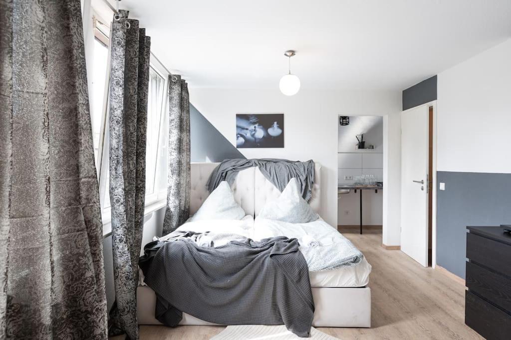 - Nice New York Apartment In The Heart Of Duisburg - Betten & Sofa - 5 Mins Central Station Hbf - Big Tv & Wifi - Eksteriør billede