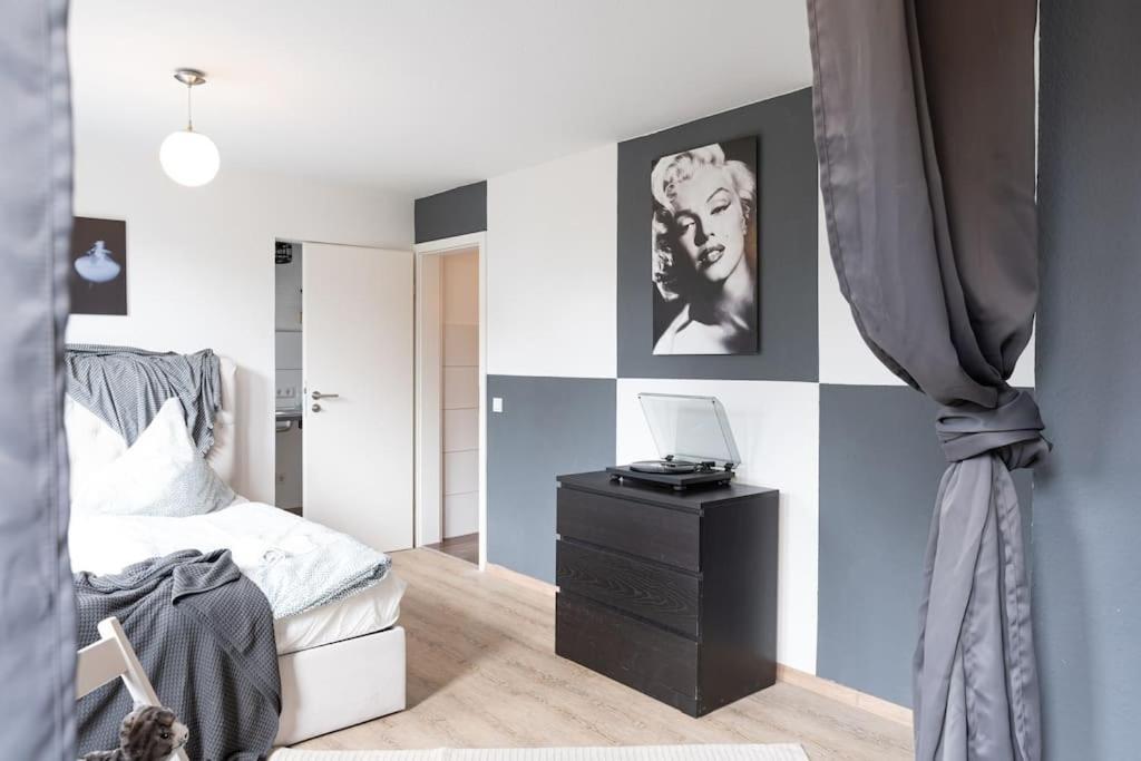 - Nice New York Apartment In The Heart Of Duisburg - Betten & Sofa - 5 Mins Central Station Hbf - Big Tv & Wifi - Eksteriør billede