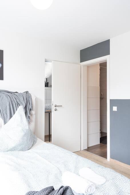 - Nice New York Apartment In The Heart Of Duisburg - Betten & Sofa - 5 Mins Central Station Hbf - Big Tv & Wifi - Eksteriør billede