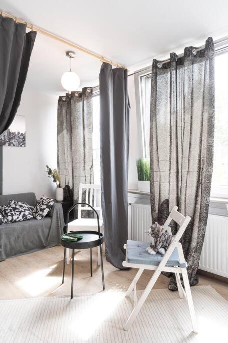 - Nice New York Apartment In The Heart Of Duisburg - Betten & Sofa - 5 Mins Central Station Hbf - Big Tv & Wifi - Eksteriør billede