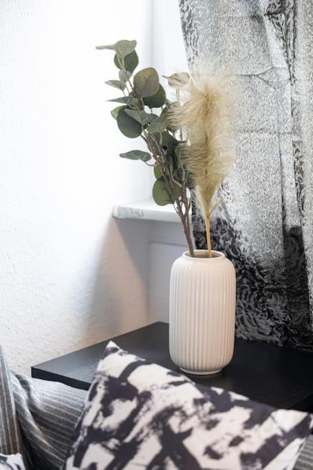 - Nice New York Apartment In The Heart Of Duisburg - Betten & Sofa - 5 Mins Central Station Hbf - Big Tv & Wifi - Eksteriør billede