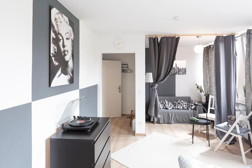- Nice New York Apartment In The Heart Of Duisburg - Betten & Sofa - 5 Mins Central Station Hbf - Big Tv & Wifi - Eksteriør billede